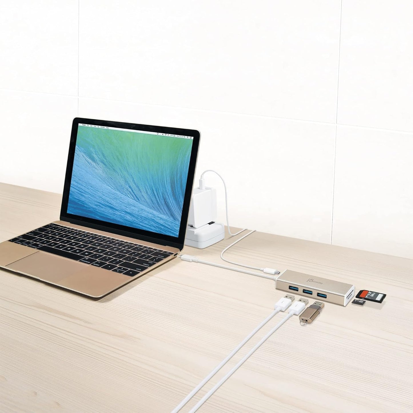 J5create USB-C 3.1 3-Port HUB with SD /microSD Card Reader - JCH347