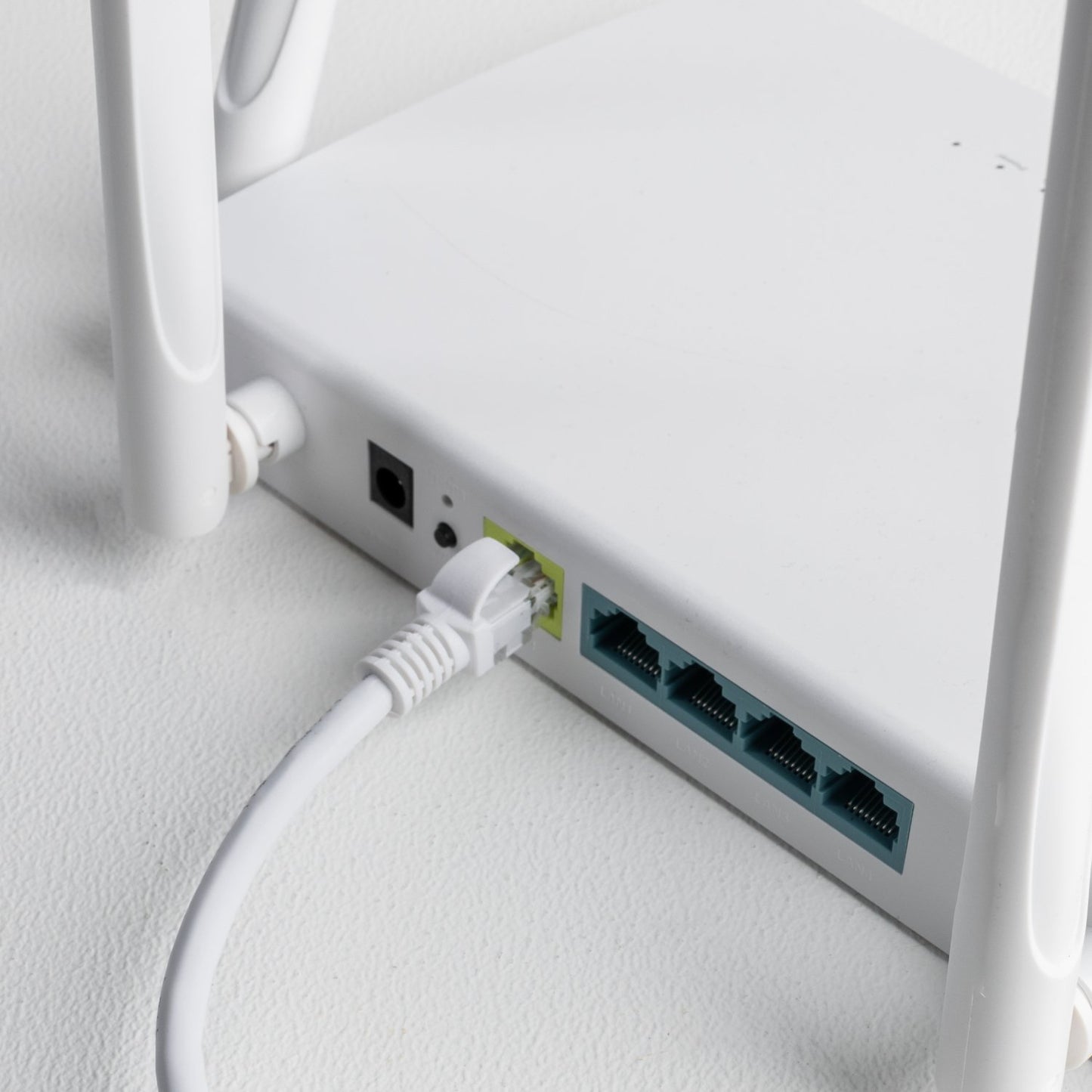 White Gizzu Cat6 UTP Fly Lead Ethernet Network Cable - 0.2m