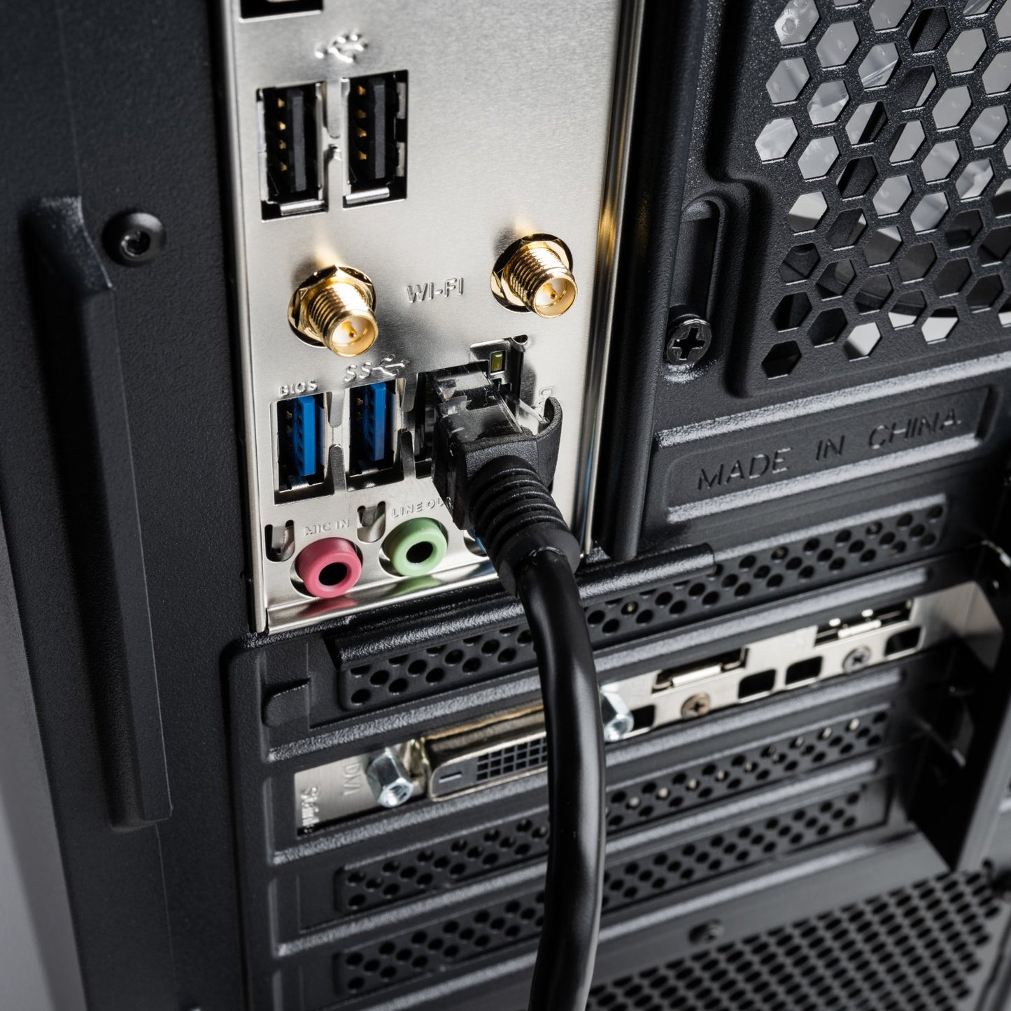 Black Gizzu Cat6 UTP Fly Lead Ethernet Network Cable - 3m