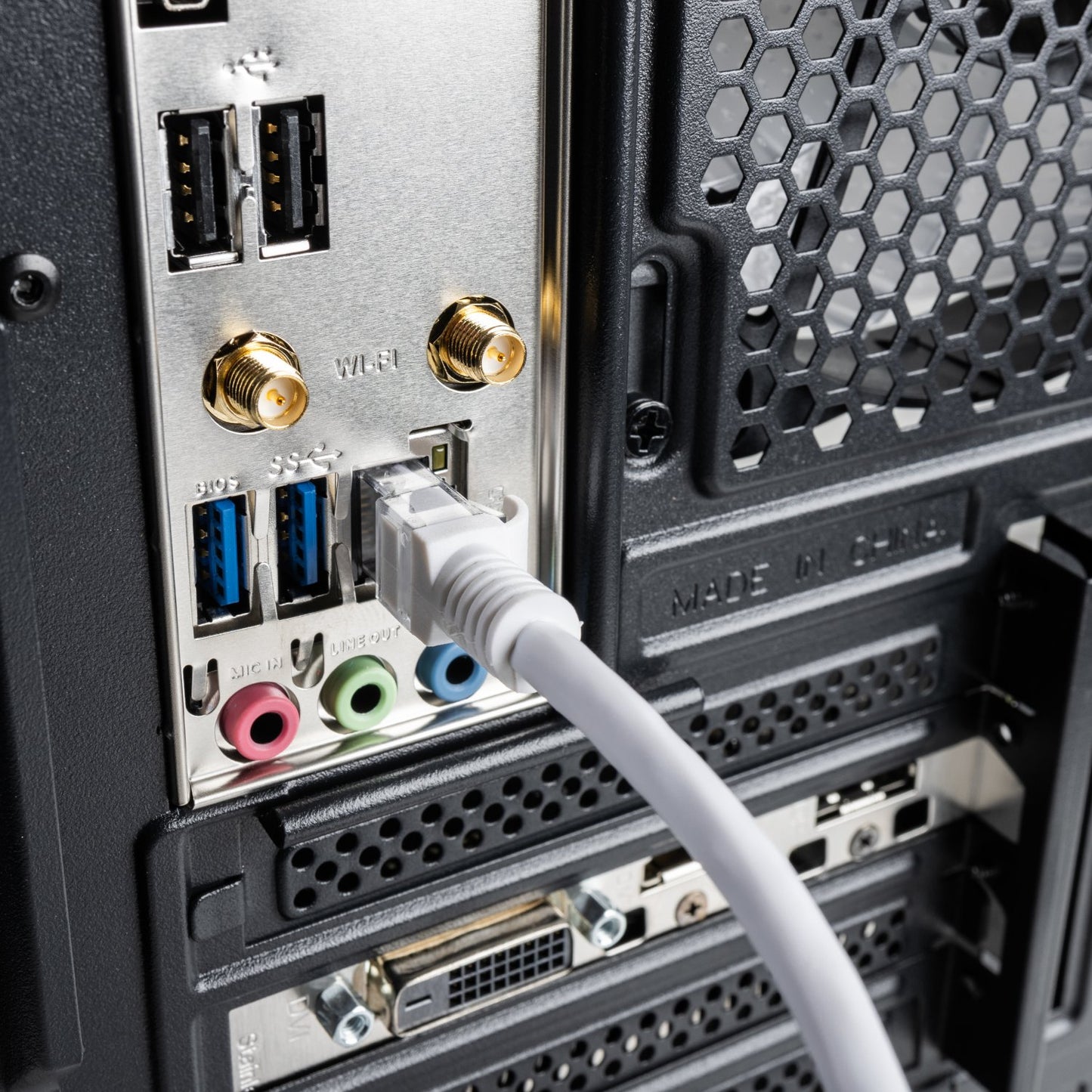 White Gizzu Cat6 UTP Fly Lead Ethernet Network Cable - 20m