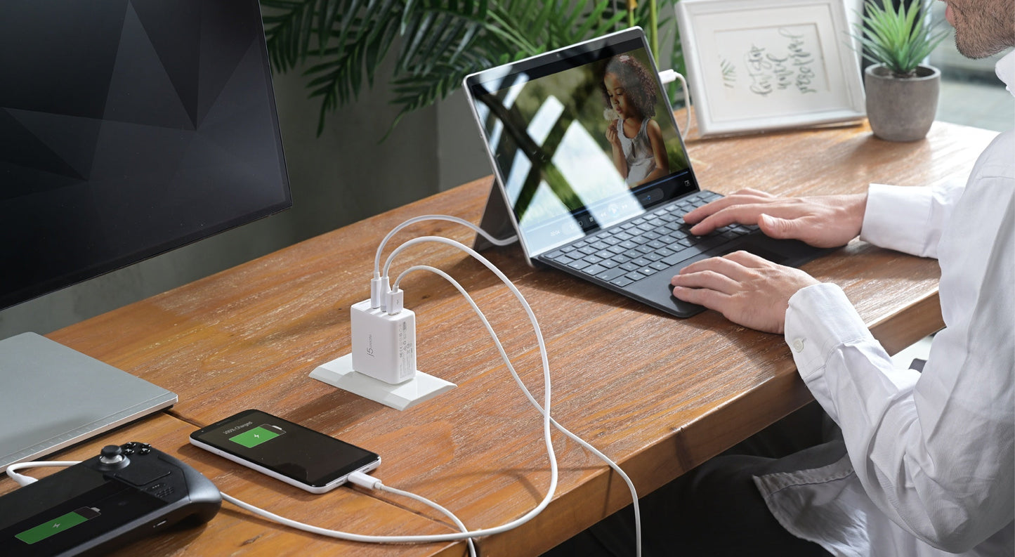 J5create 65W GaN USB-C® 3-Port Travel Charger with changeable AC plugs - JUP3565V