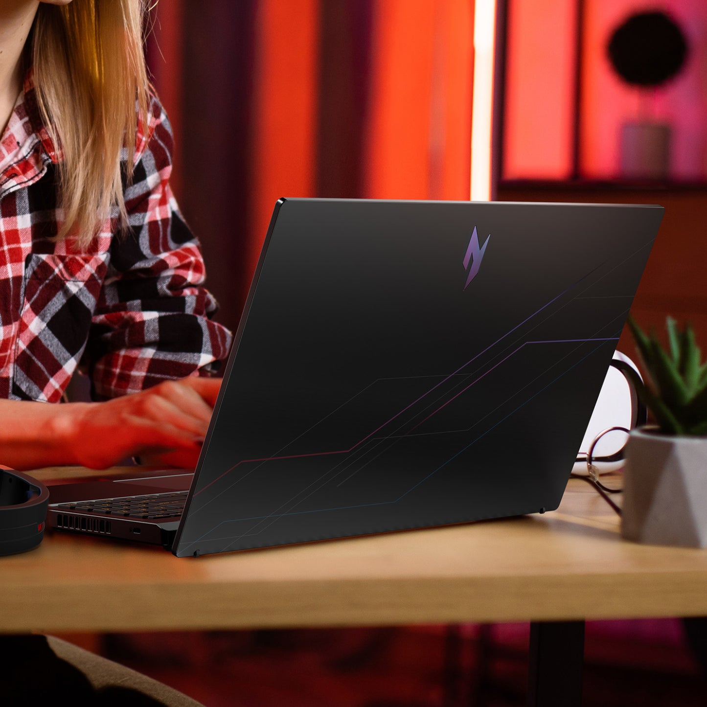 Acer NITRO V 15 Gaming Laptop 15.6″ | AMD Ryzen 7 | 16GB | 512GB | RTX 5050 8GB | Windows 11 Home